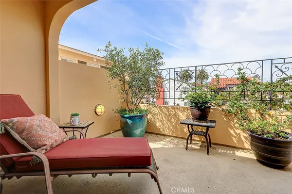 $2,099,000 | 104 St Joseph Avenue, Long Beach, CA 90803