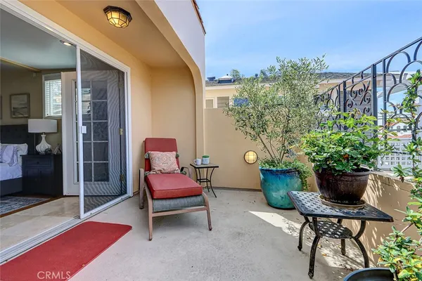 $2,099,000 | 104 St Joseph Avenue, Long Beach, CA 90803