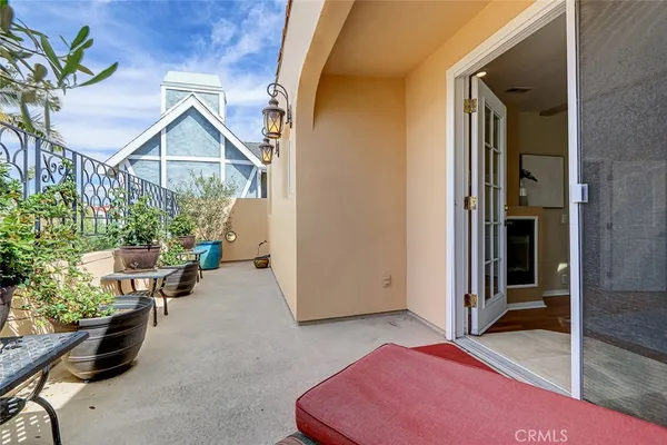 $2,099,000 | 104 St Joseph Avenue, Long Beach, CA 90803