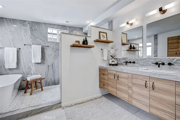 $2,099,000 | 104 St Joseph Avenue, Long Beach, CA 90803