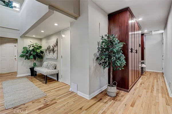 $2,099,000 | 104 St Joseph Avenue, Long Beach, CA 90803