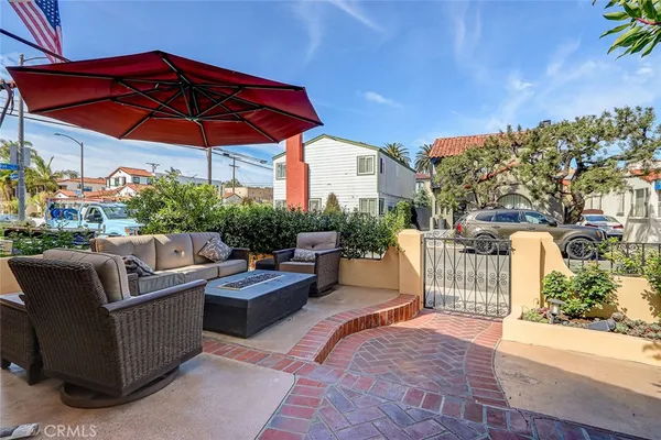 $2,099,000 | 104 St Joseph Avenue, Long Beach, CA 90803