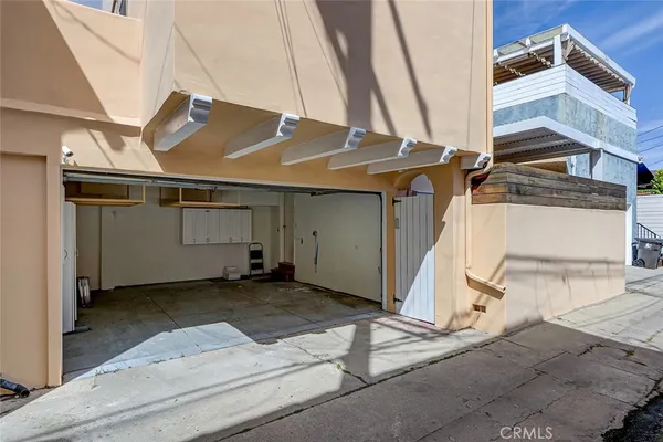 $2,099,000 | 104 St Joseph Avenue, Long Beach, CA 90803