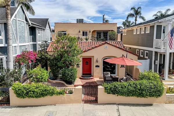 $2,099,000 | 104 St Joseph Avenue, Long Beach, CA 90803