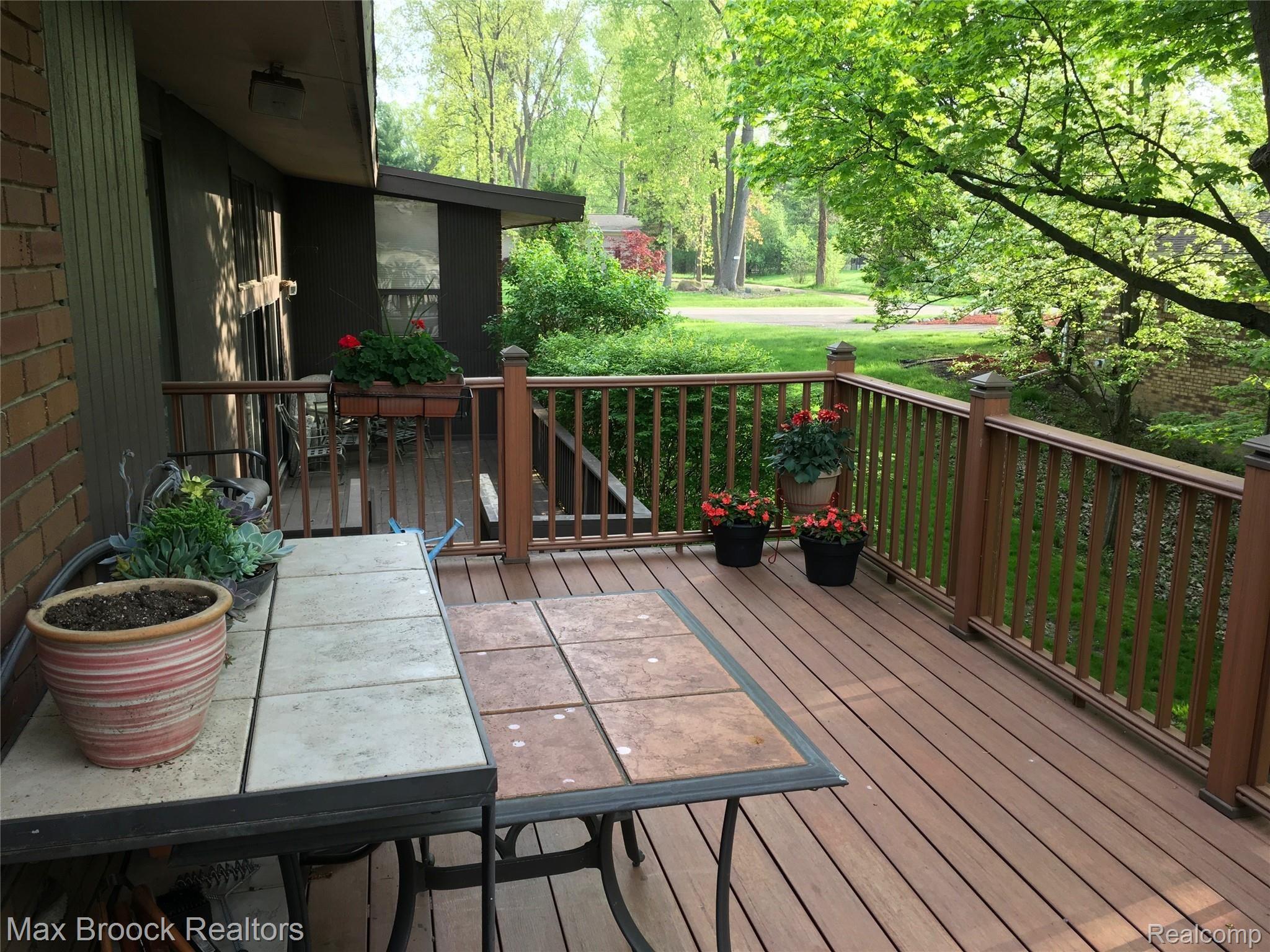 4667 Patrick Road West Bloomfield, MI 48322 - Photo 35 of 37 Beautifyl composite deck off kitchen with handy BBQ space