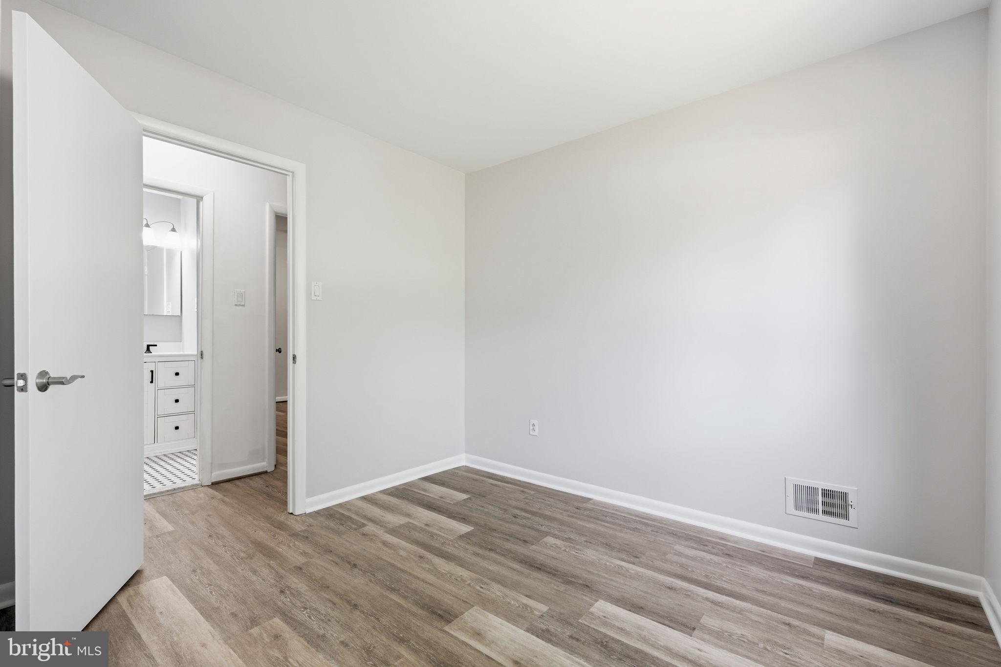 9554 Transfer Row Columbia, MD 21045 - Photo 29 of 35
