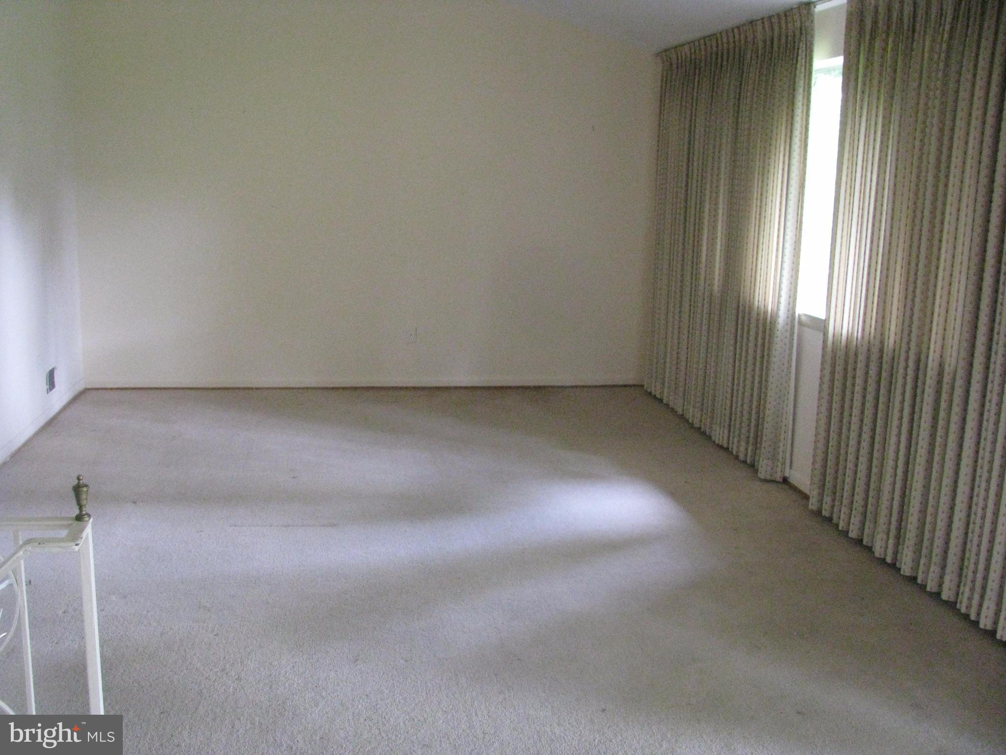 11407 Rockbridge Road Silver Spring, MD 20902 - Photo 4 of 17 Living Room