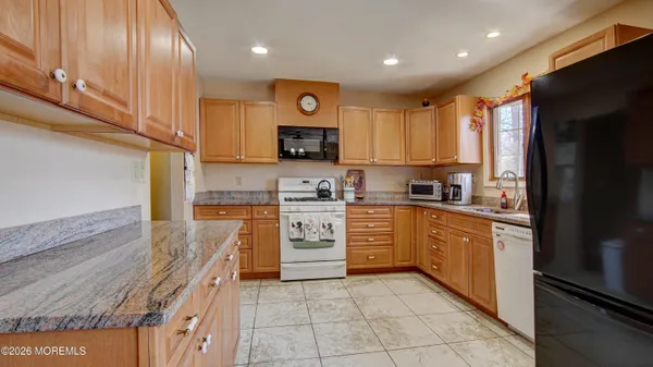 $739,000 | 11 Sheffield Drive, Manalapan, NJ 07726