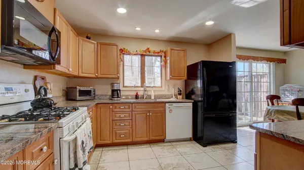 $739,000 | 11 Sheffield Drive, Manalapan, NJ 07726