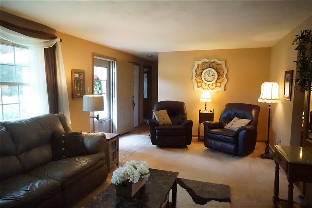 122 Hampton Court Butler, PA 16002 - Photo 3 of 24