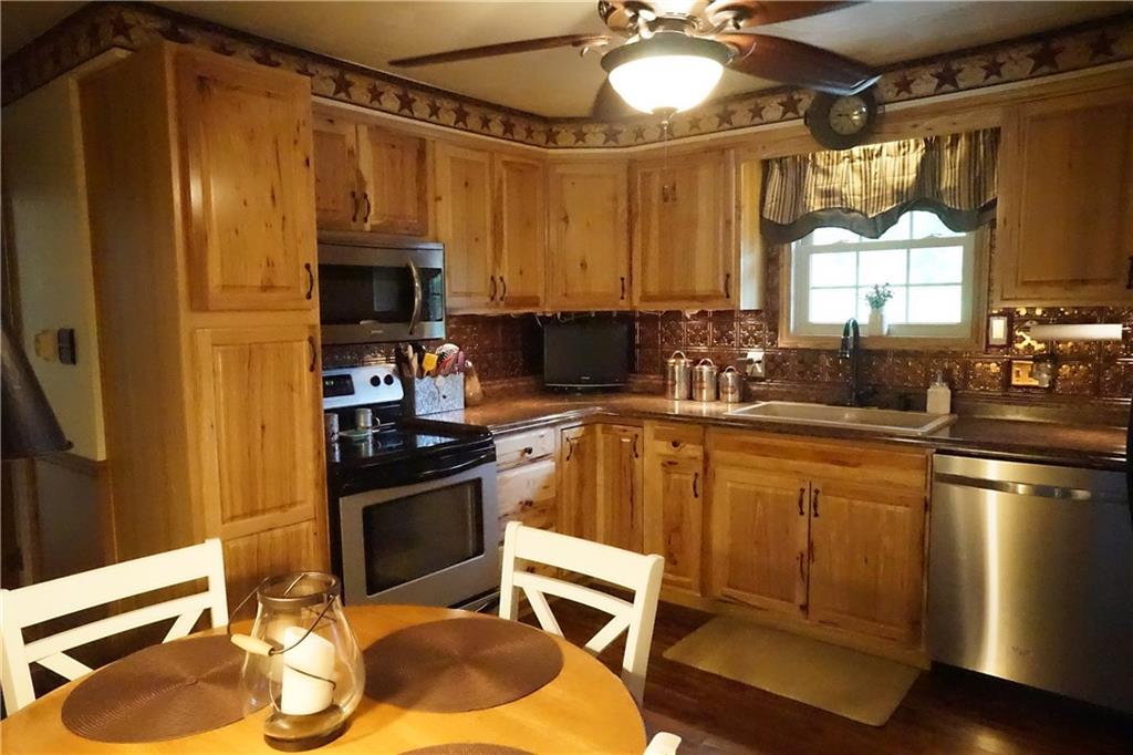 122 Hampton Court Butler, PA 16002 - Photo 5 of 24