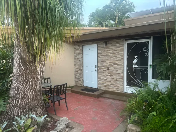 $1,400 | 2424 Grant Street, Hollywood, FL 33020