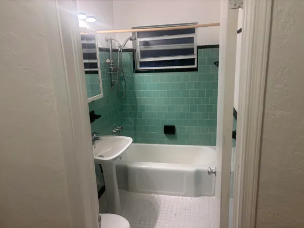 $1,400 | 2424 Grant Street, Hollywood, FL 33020