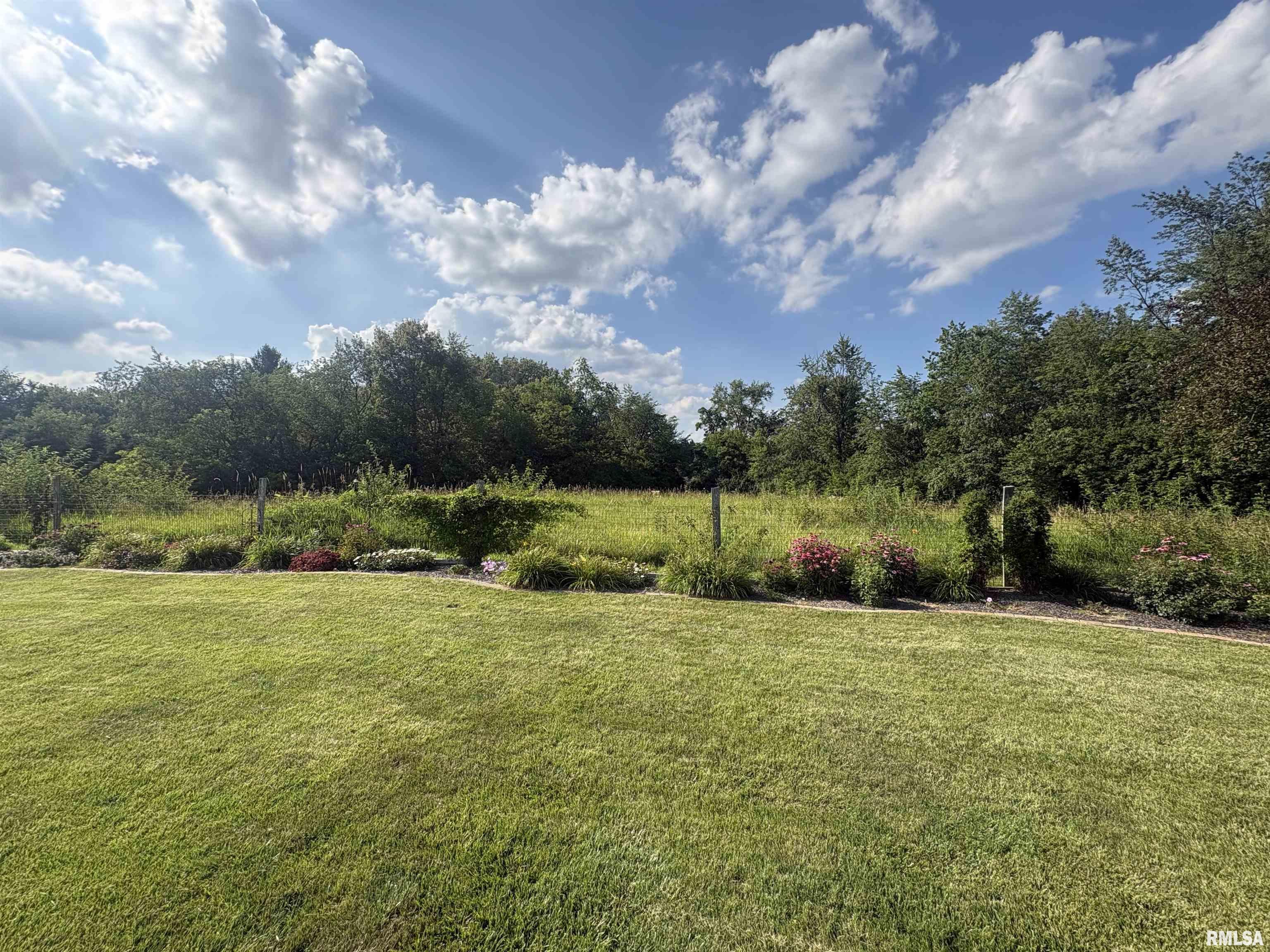 4237 Sheridan Road Pekin, IL 61554 - Photo 3 of 7