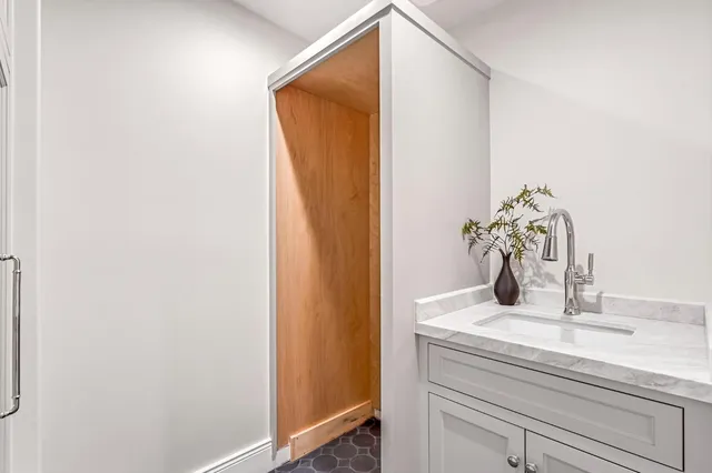 $3,200,000 | 4689 North Van Ness Boulevard, Fresno, CA 93704