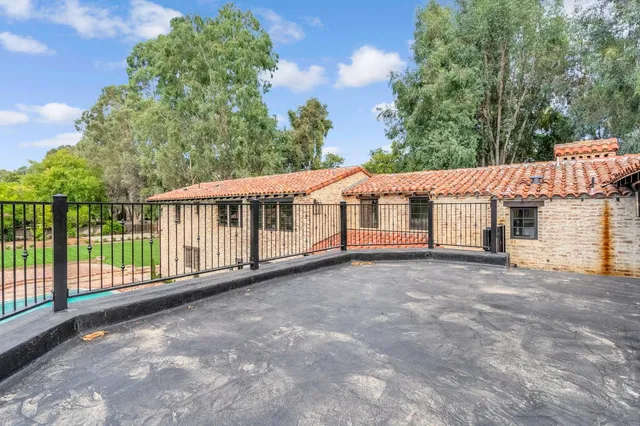 $3,200,000 | 4689 North Van Ness Boulevard, Fresno, CA 93704