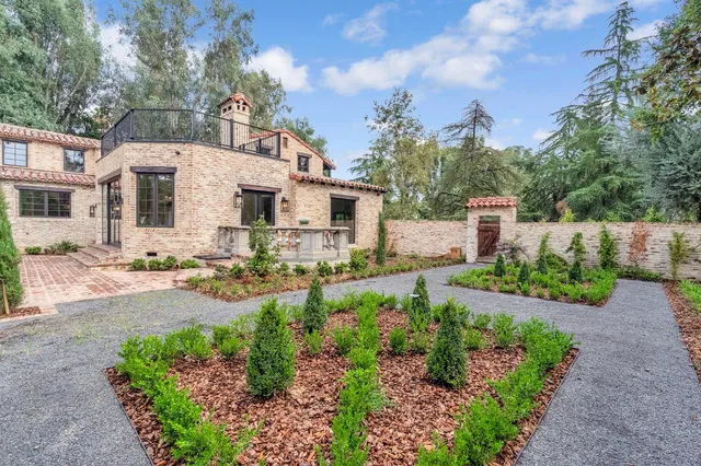 $3,200,000 | 4689 North Van Ness Boulevard, Fresno, CA 93704