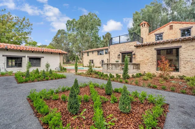 $3,200,000 | 4689 North Van Ness Boulevard, Fresno, CA 93704