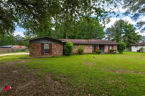 $120,000 | 423 11th Street Northeast, Springhill, LA 71075