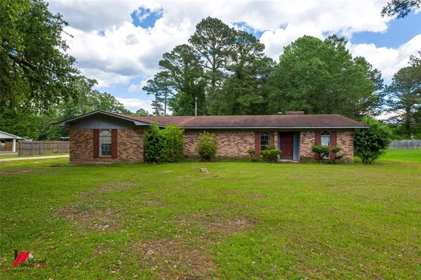 $120,000 | 423 11th Street Northeast, Springhill, LA 71075