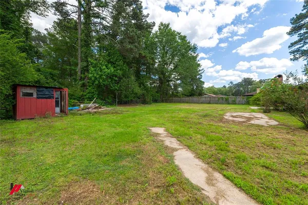 $120,000 | 423 11th Street Northeast, Springhill, LA 71075