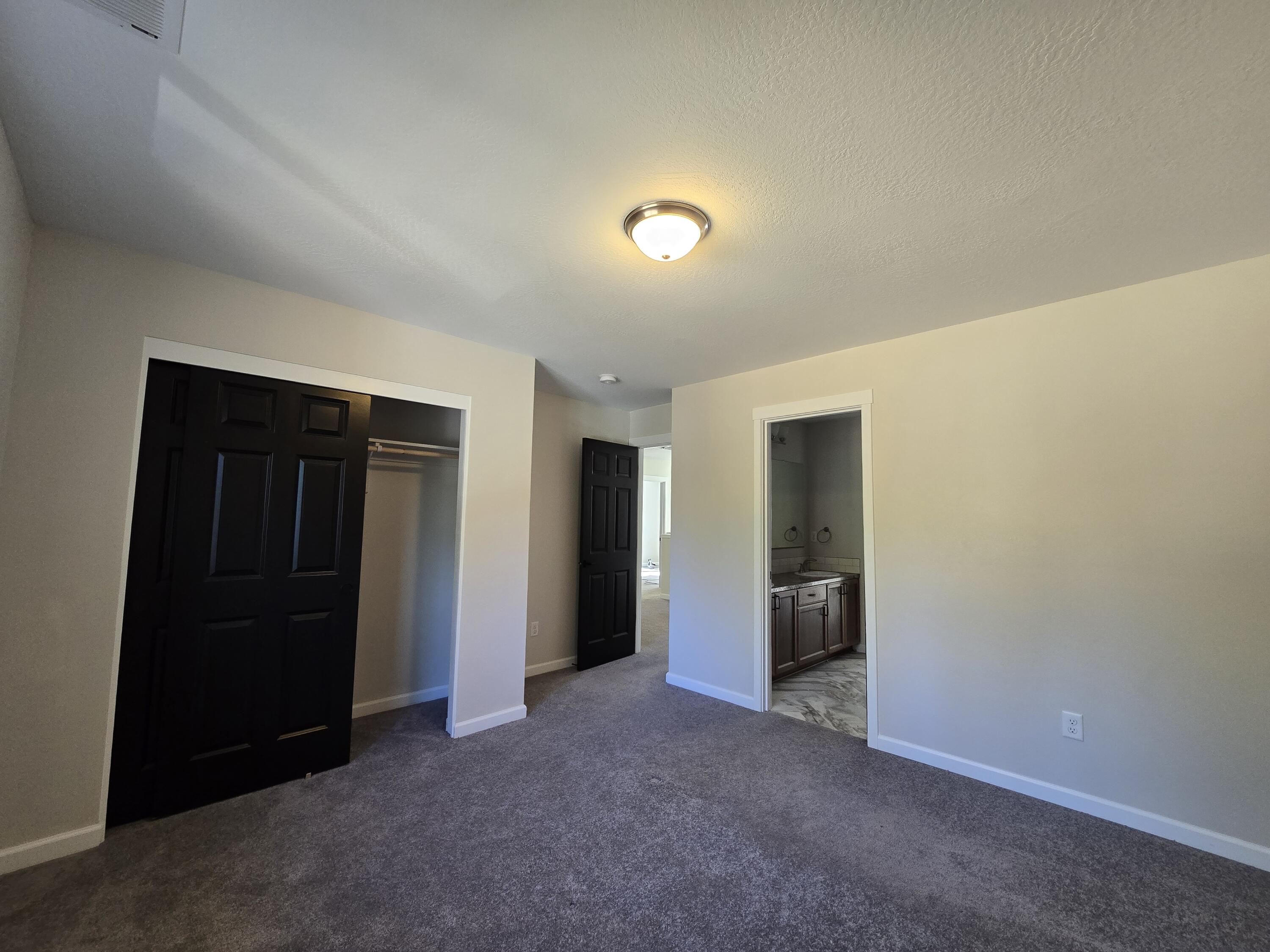 588 Upper Applegate Road Jacksonville, OR 97530 - Photo 40 of 53 upstairs bedroom 2 looking into shared b