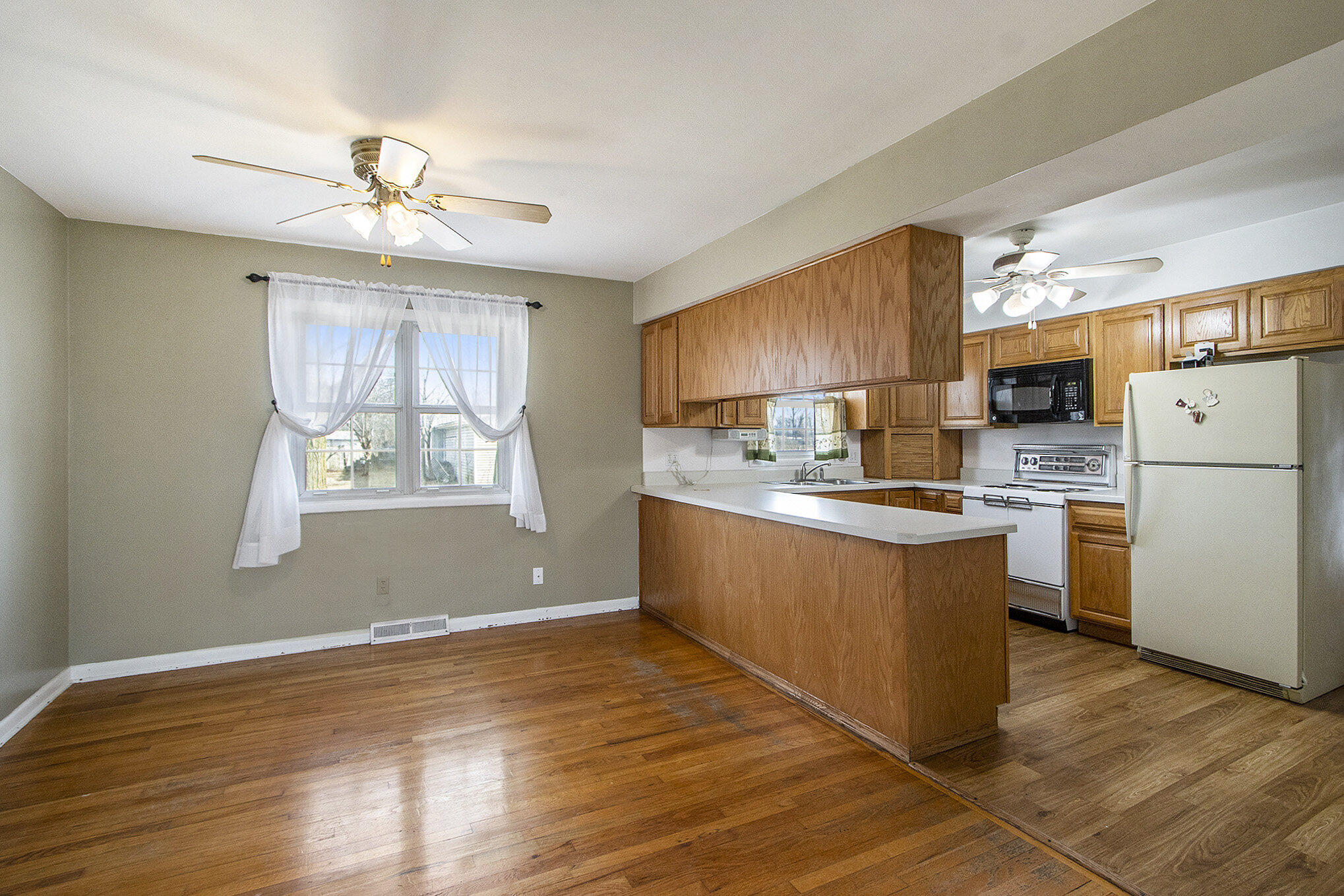 52551 Highway 131 Three Rivers, MI 49093 - Photo 11 of 41 011_52551us131_21