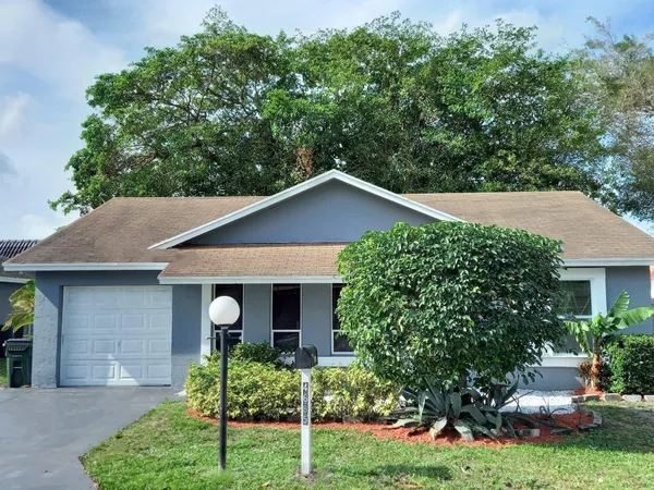 a view of a house with a yard and plants