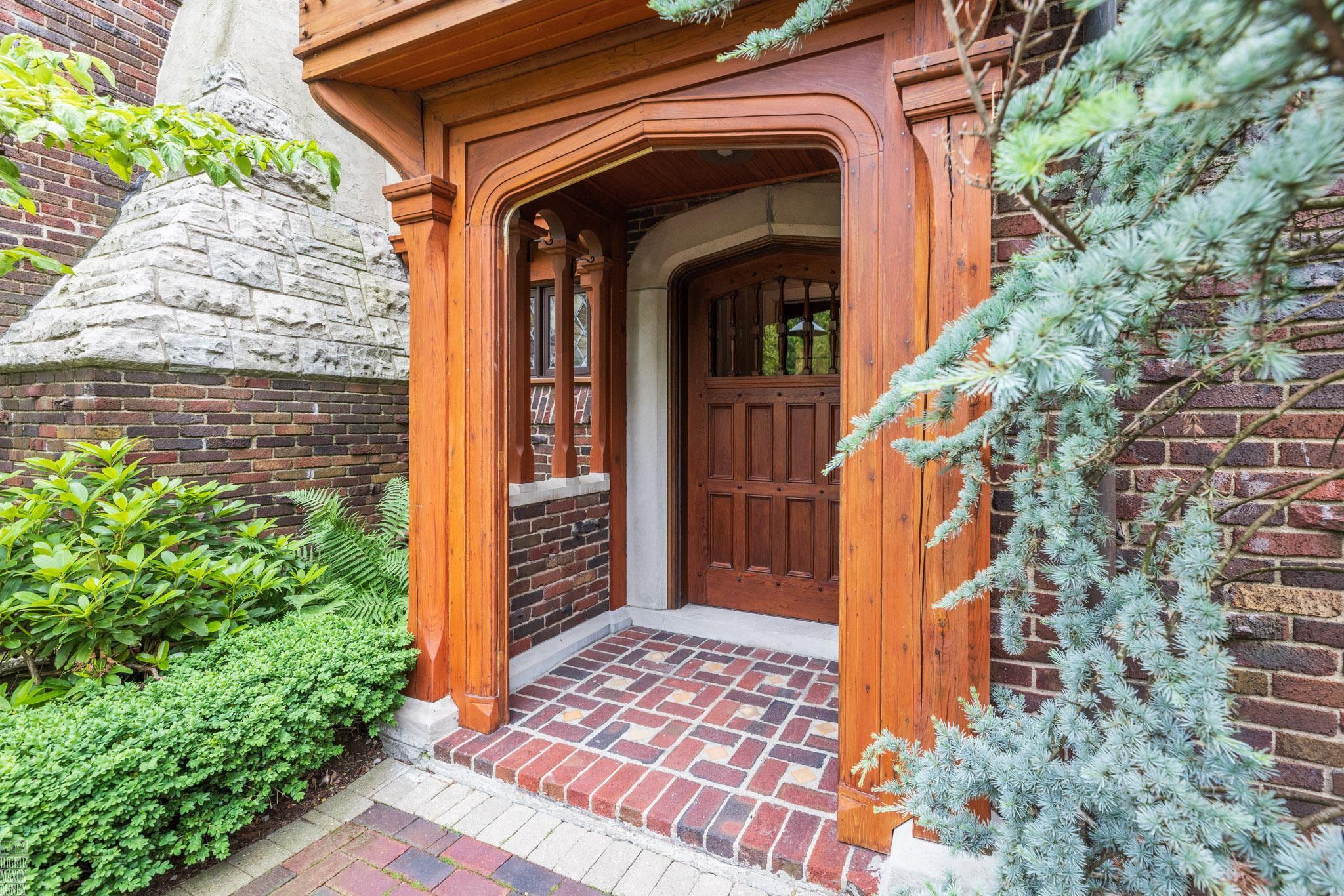 813 Trombley Road Grosse Pointe, MI 48230 - Photo 4 of 77 50146827-d263d630-1335-44d2-a4fd-5c4b059df5b4.JPG