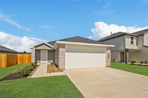 $2,250 | 925 Sutherland Falls Street, Conroe, TX 77303