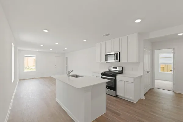 $2,050 | 925 Sutherland Falls Street, Conroe, TX 77303