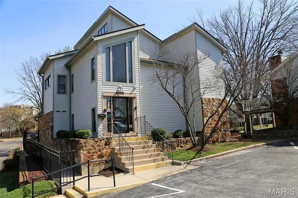 $234,500 | 1033 Wilton Royal Drive, Unit 209, Creve Coeur, MO 63146