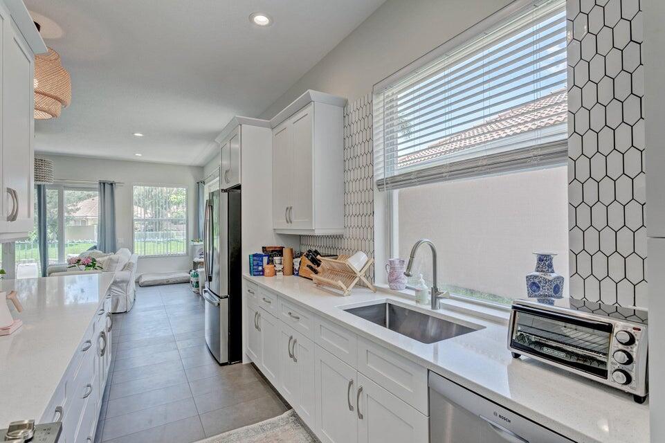 247 Hampton Place Jupiter, FL 33458 - Photo 12 of 32 open kitchen