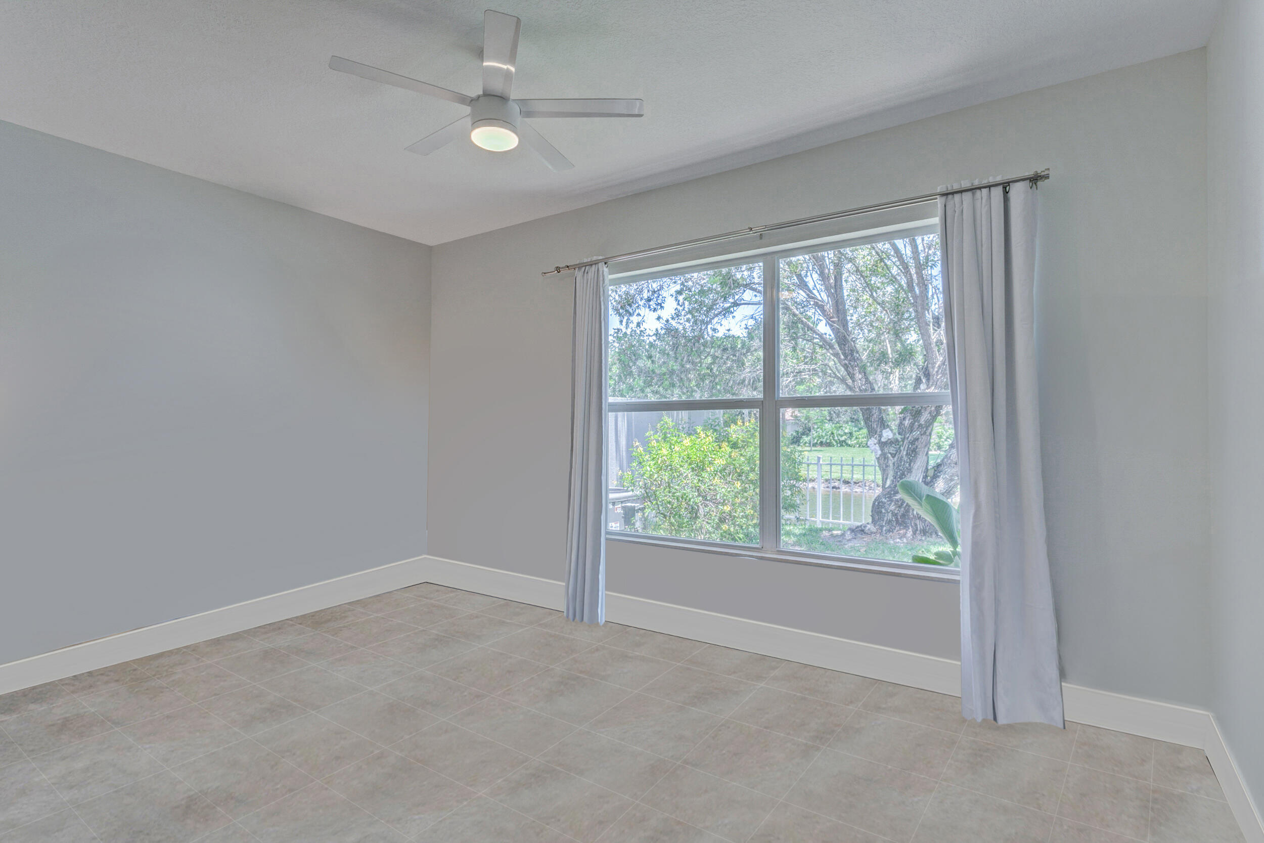 247 Hampton Place Jupiter, FL 33458 - Photo 16 of 32 Primary suite
