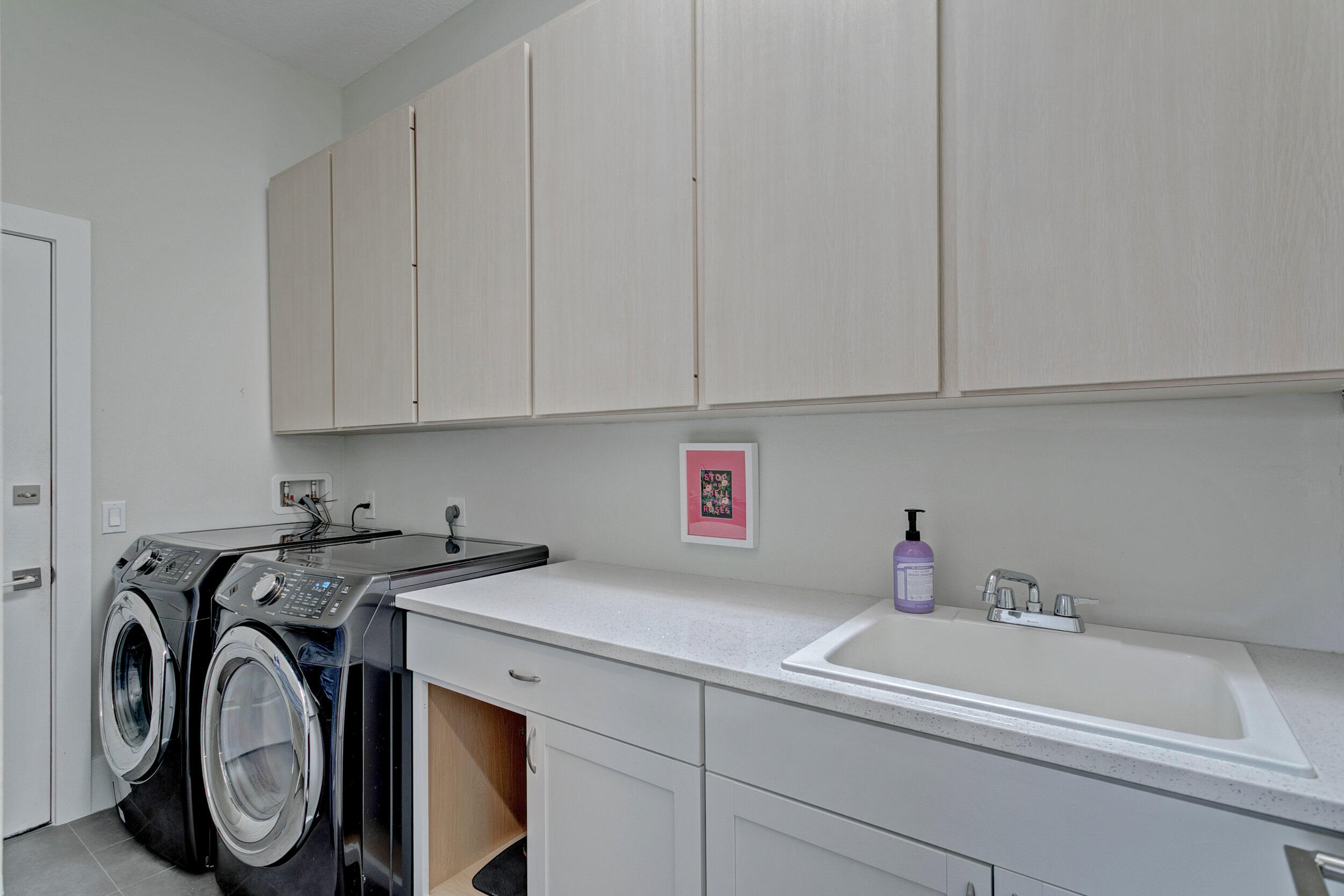 247 Hampton Place Jupiter, FL 33458 - Photo 26 of 32 laundry room