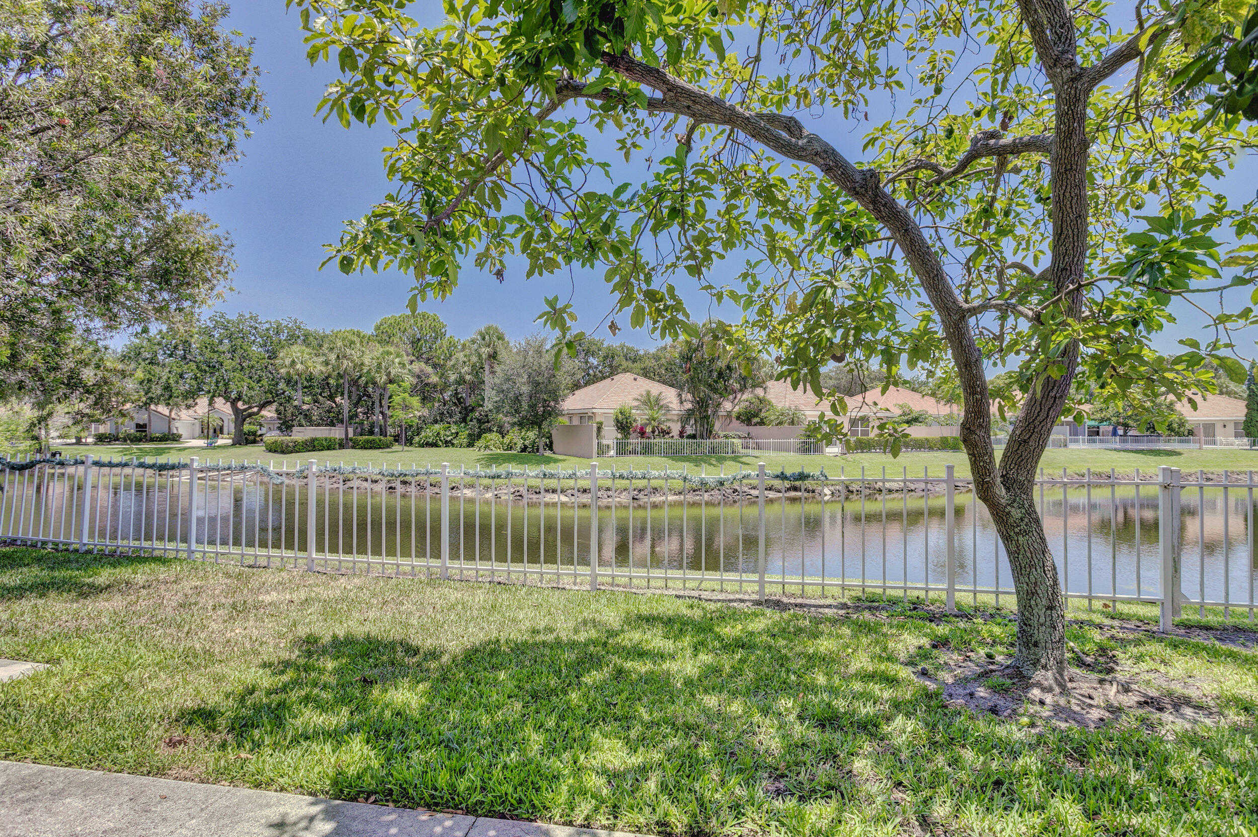 247 Hampton Place Jupiter, FL 33458 - Photo 29 of 32 back of the house