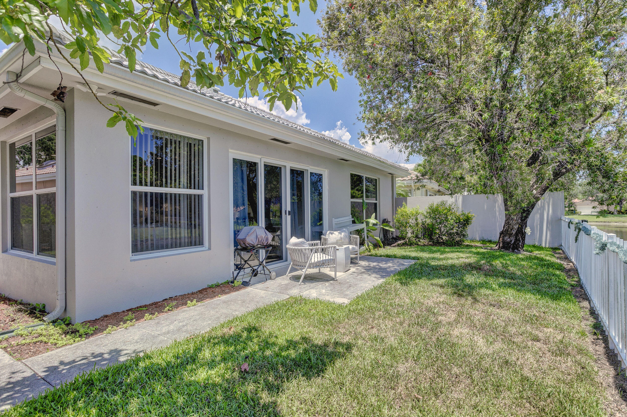247 Hampton Place Jupiter, FL 33458 - Photo 30 of 32 back of the house