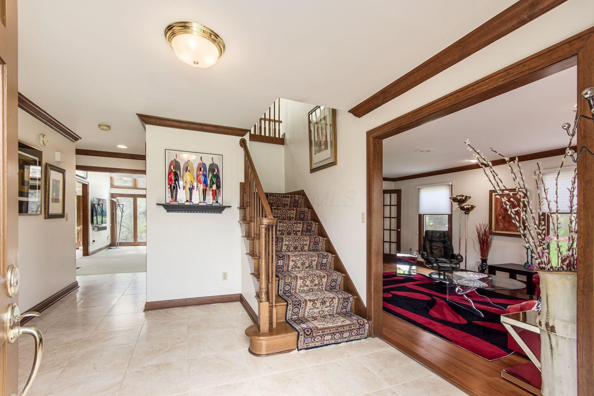 941 Robbins Way Columbus, OH 43085 - Photo 5 of 64 Foyer