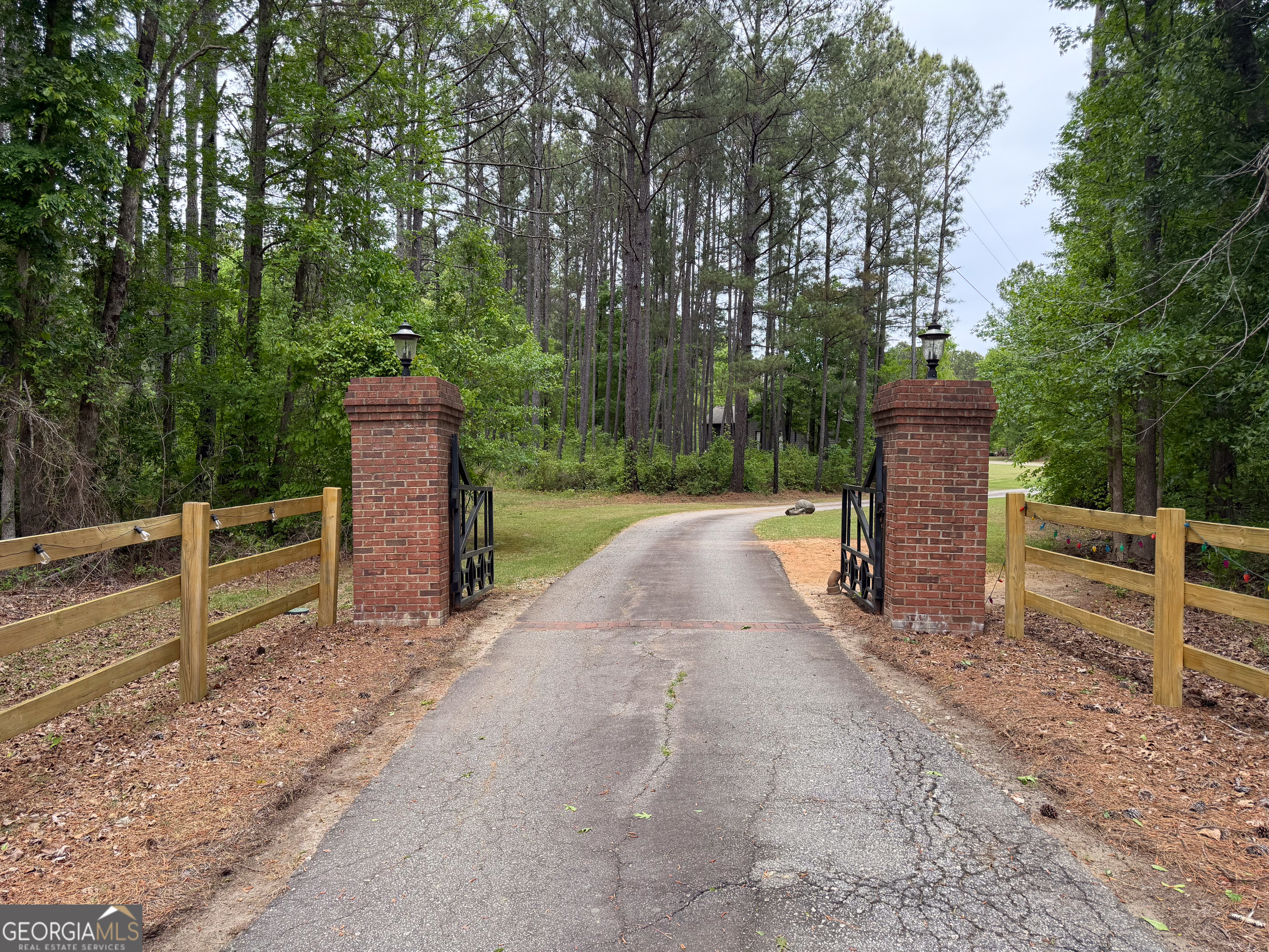 3385 Highway 83 Monticello, GA 31064 - Photo 27 of 47 a view of a garden with wooden fence