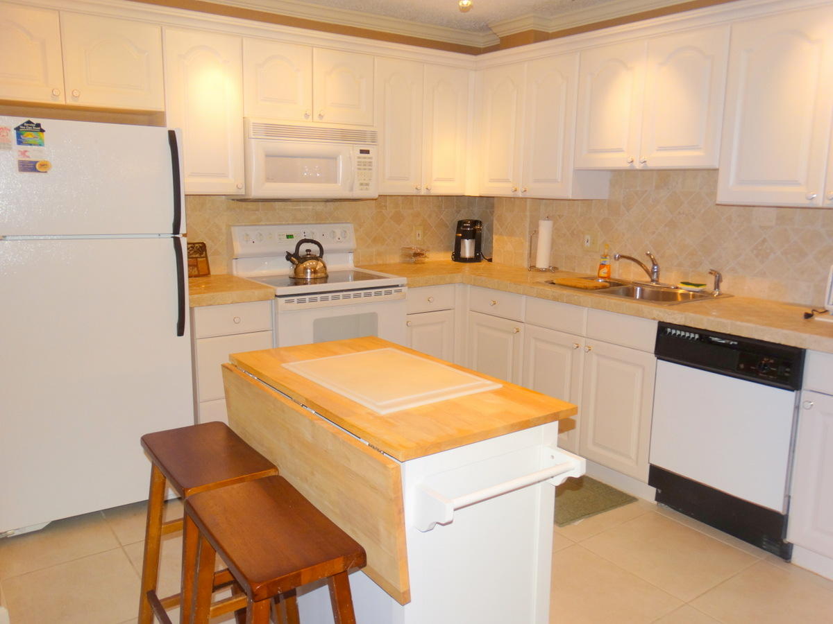22765 Southwest 66th Avenue, Unit 103 Boca Raton, FL 33428 - Photo 4 of 20 DSC05159
