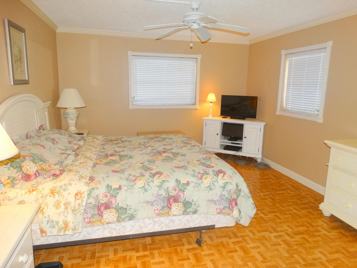22765 Southwest 66th Avenue, Unit 103 Boca Raton, FL 33428 - Photo 9 of 20 DSC05176