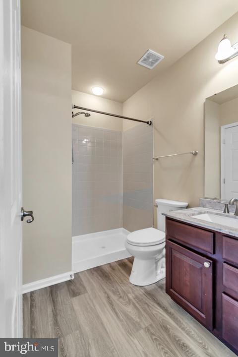 14211 Lusby Ridge Road Accokeek, MD 20607 - Photo 9 of 32 First floor bathroom