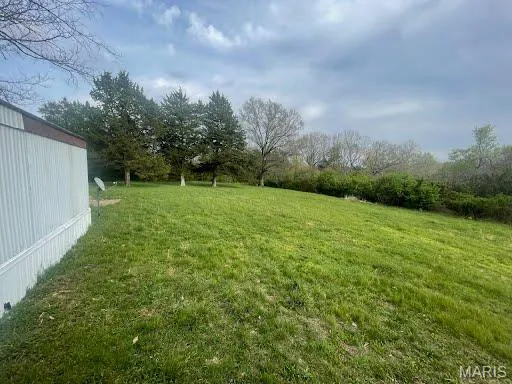 $1,100 | 2170 North Service Road West, St. Clair, MO 63077