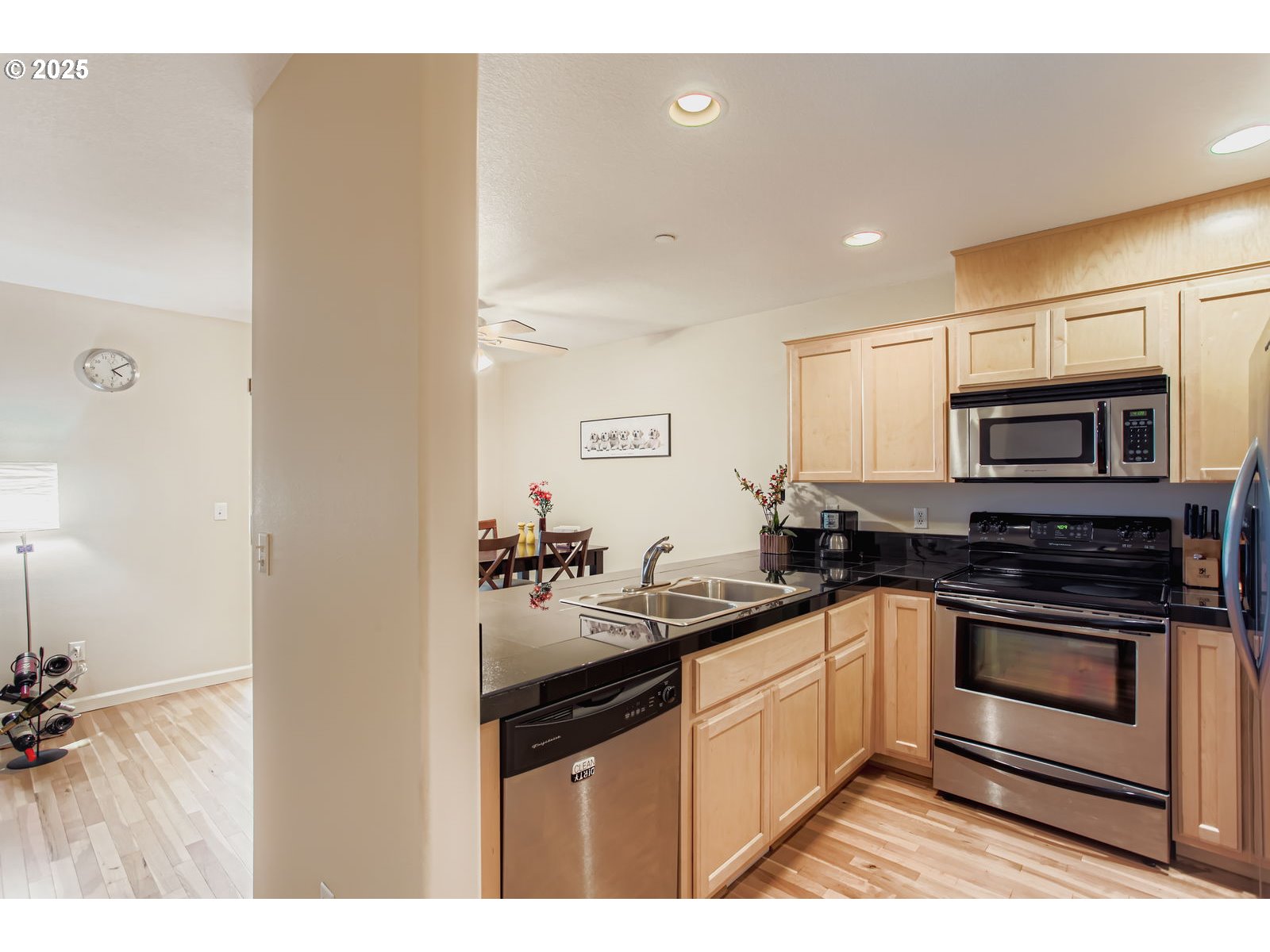 4420 South Slavin Road, Unit 4 Portland, OR 97239 - Photo 8 of 25 Kitchen