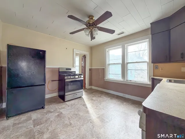 $1,685 | 72 Roosevelt Avenue, Norwich, CT 06360