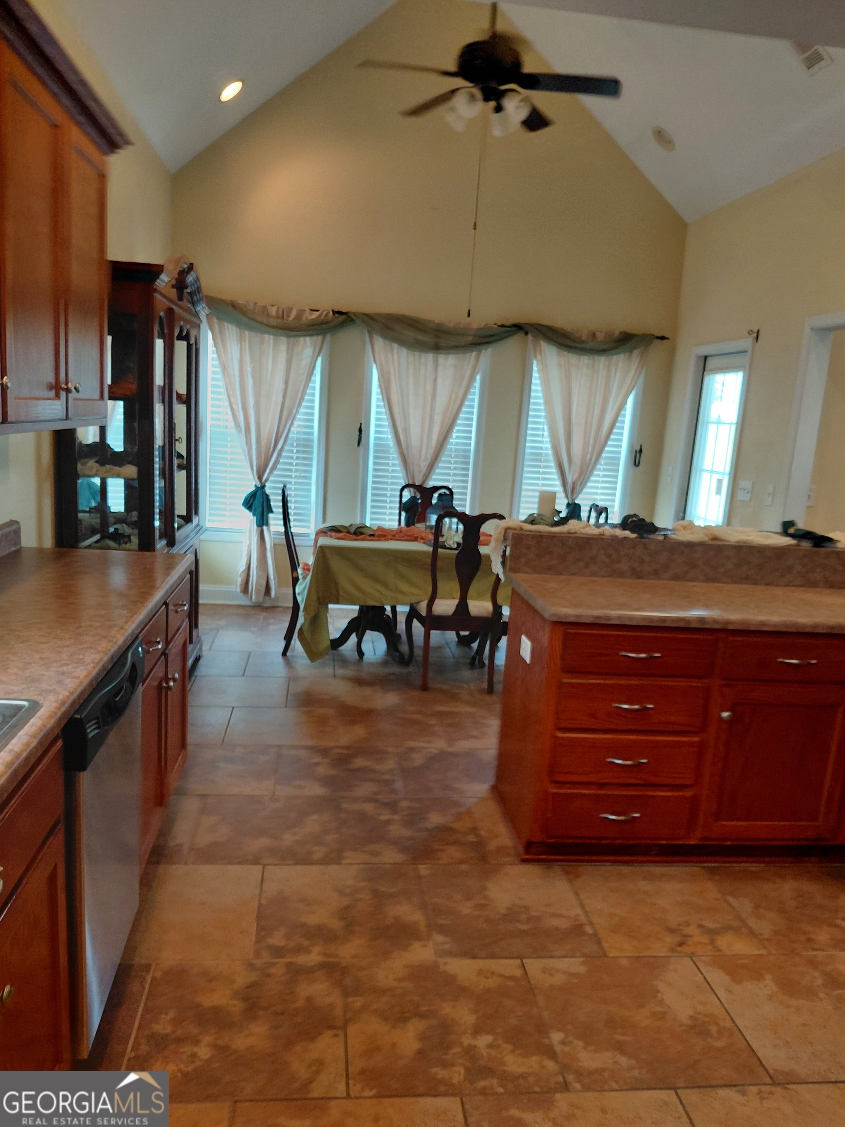 585 Live Oak Way Dublin, GA 31021 - Photo 10 of 34