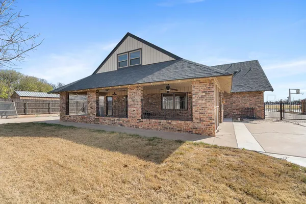 $379,500 | 405 Centre Street, Hereford, TX 79045