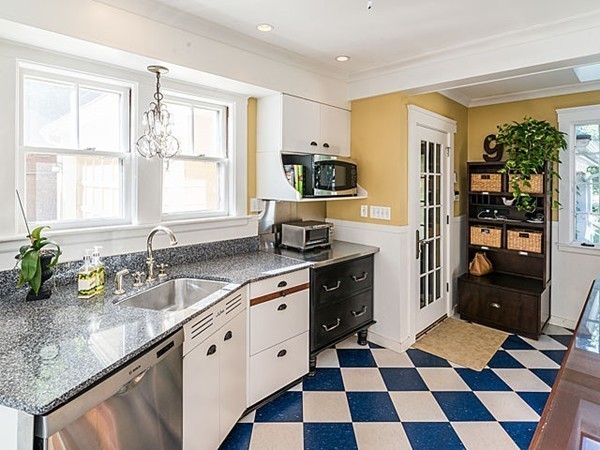18 Otsego Road Worcester, MA 01609 - Photo 4 of 30 Gallery Image 4