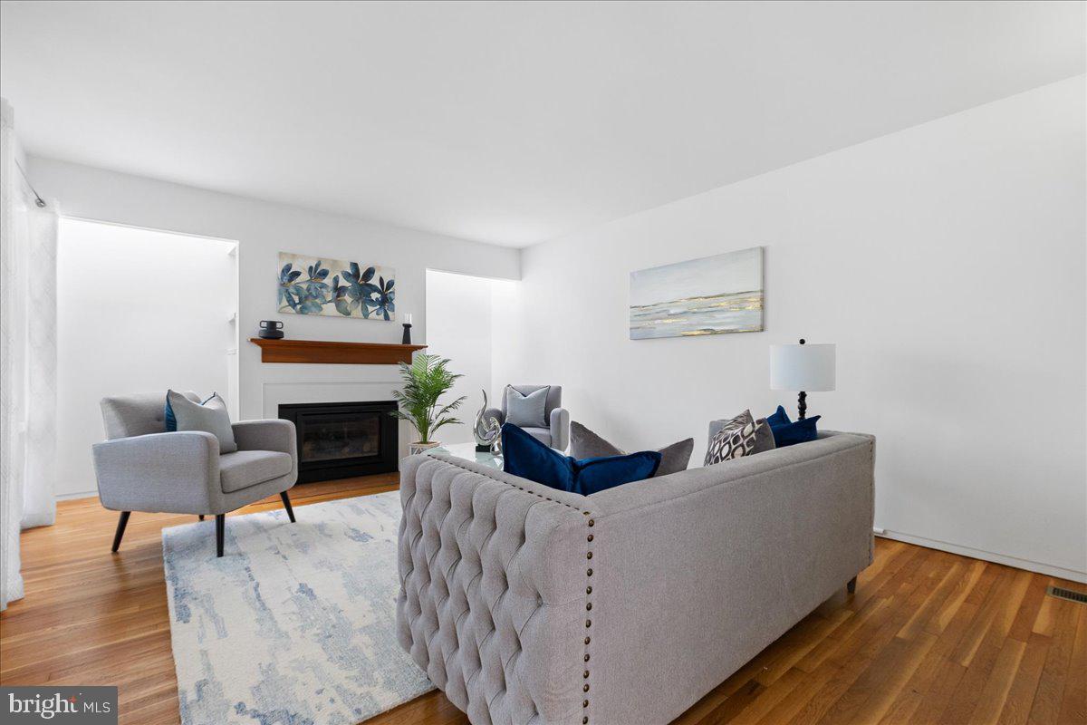 140 Laurel Road Princeton, NJ 08540 - Photo 10 of 54 Living Room