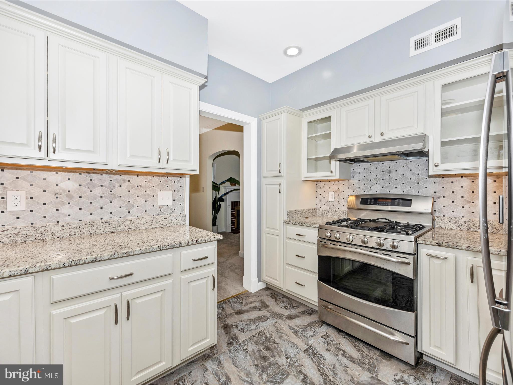 9110 Wire Avenue Silver Spring, MD 20901 - Photo 15 of 56 Kitchen